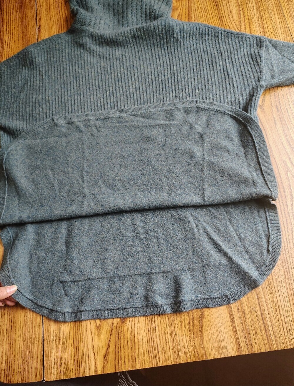 Max Studio Sweater 100% Cashmere Turtle Neck Women's sz S Oversized. - Picture 7 of 11